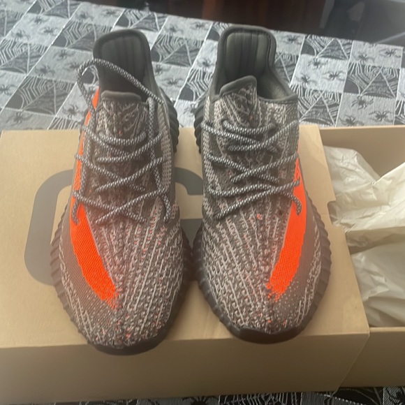 Yeezy 350 V2 size 9 - Picture 2 of 4